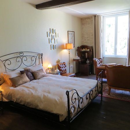 Le Bailli De Montsaugeon Bed and Breakfast Værelse billede