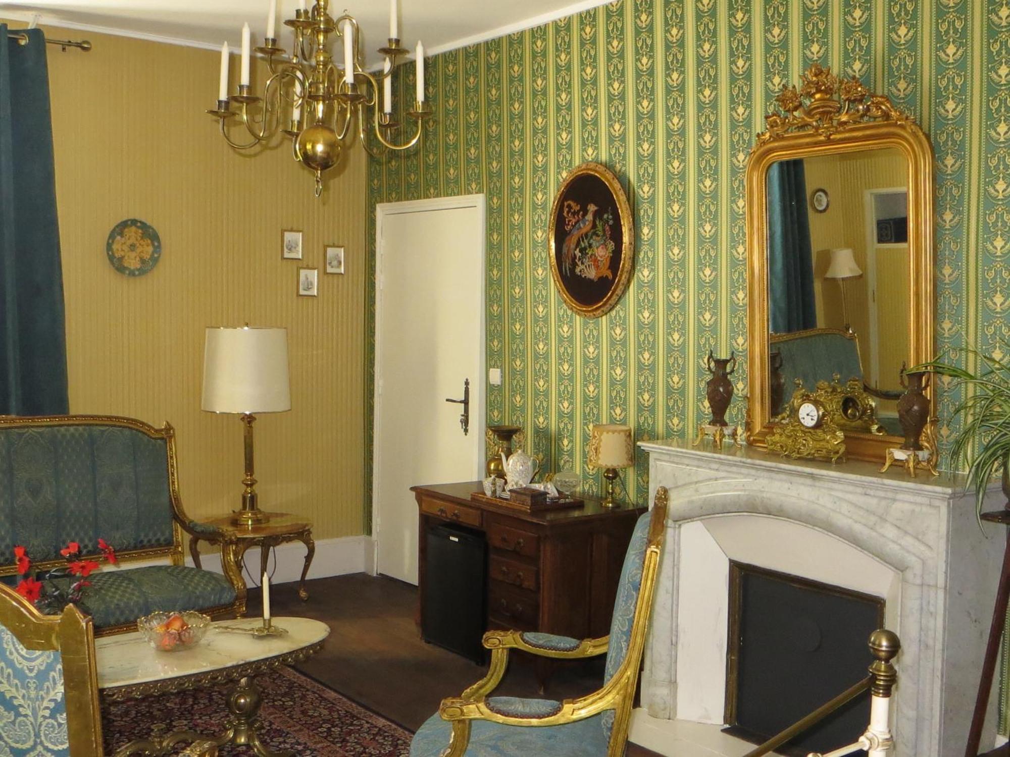 Le Bailli De Montsaugeon Bed and Breakfast Værelse billede