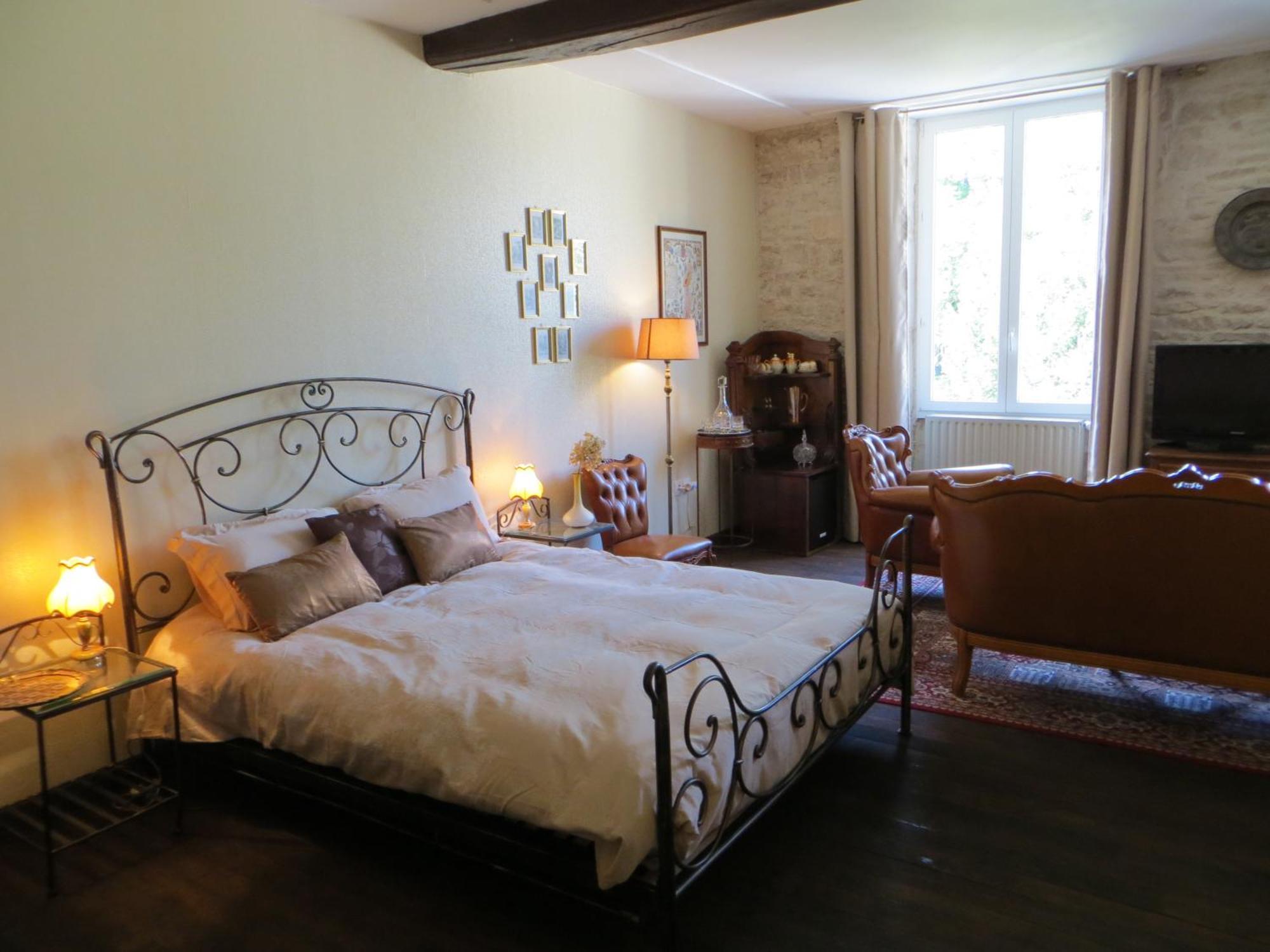 Le Bailli De Montsaugeon Bed and Breakfast Værelse billede