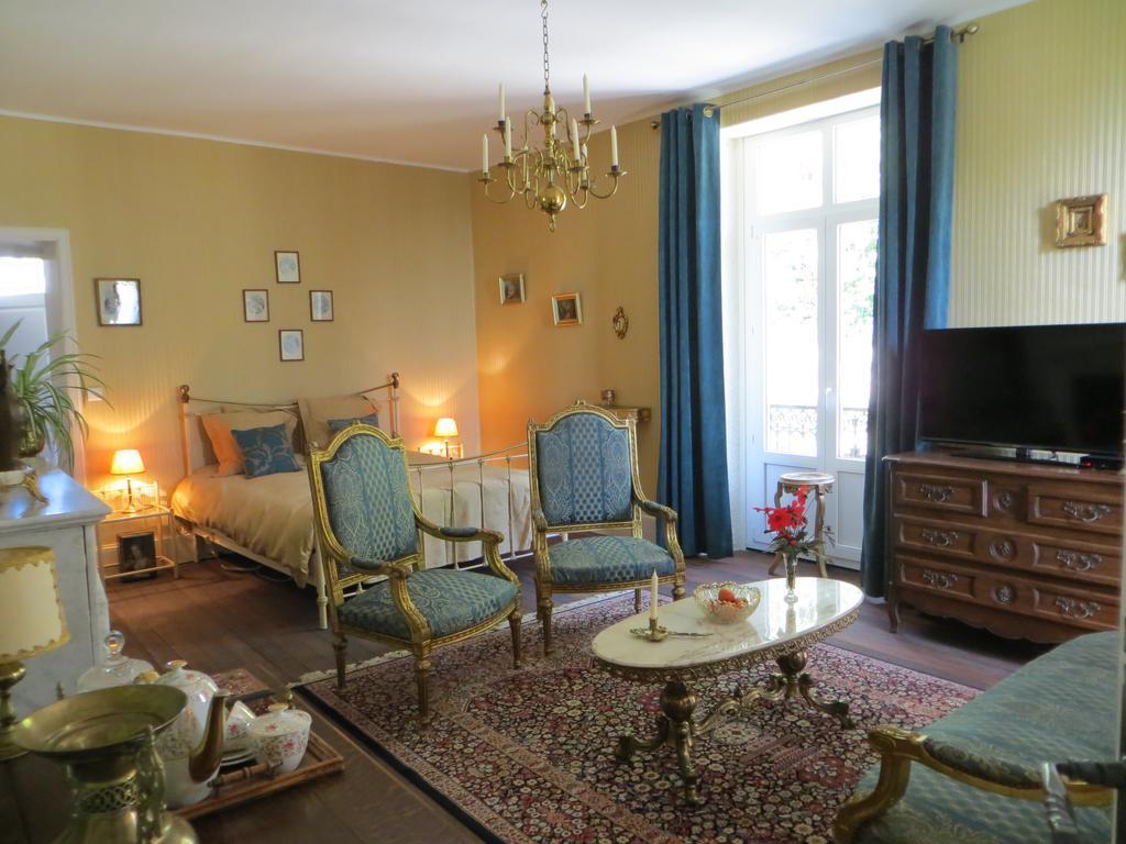 Le Bailli De Montsaugeon Bed and Breakfast Værelse billede