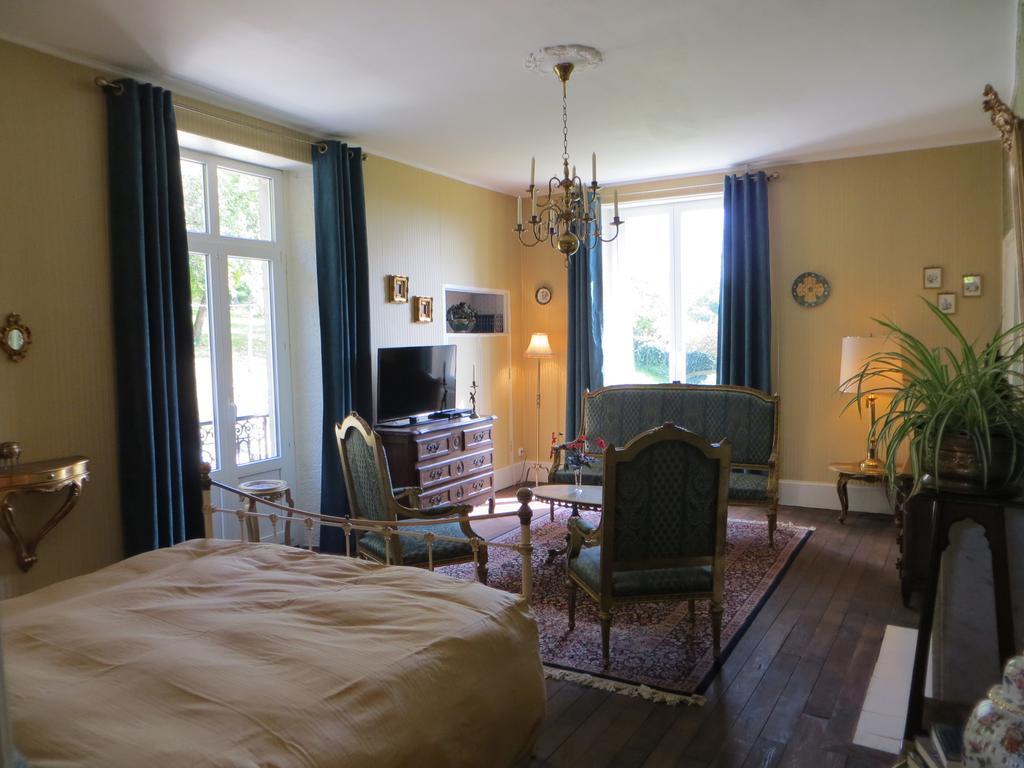 Le Bailli De Montsaugeon Bed and Breakfast Værelse billede